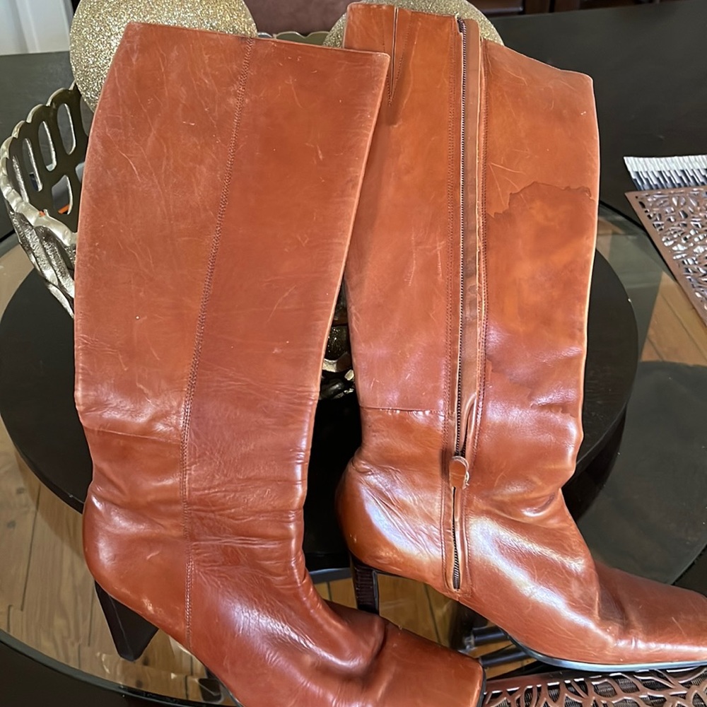 Gently Worn , water stain but looks awesome rough.